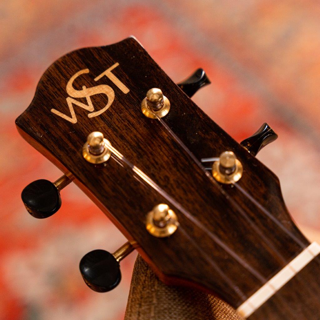 SU310AE Soprano - Solid Spruce, Solid Mahogany and EQ