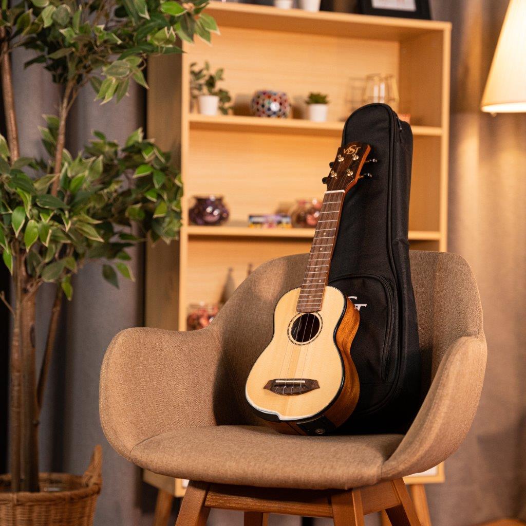 SU310AE Soprano - Solid Spruce, Solid Mahogany and EQ